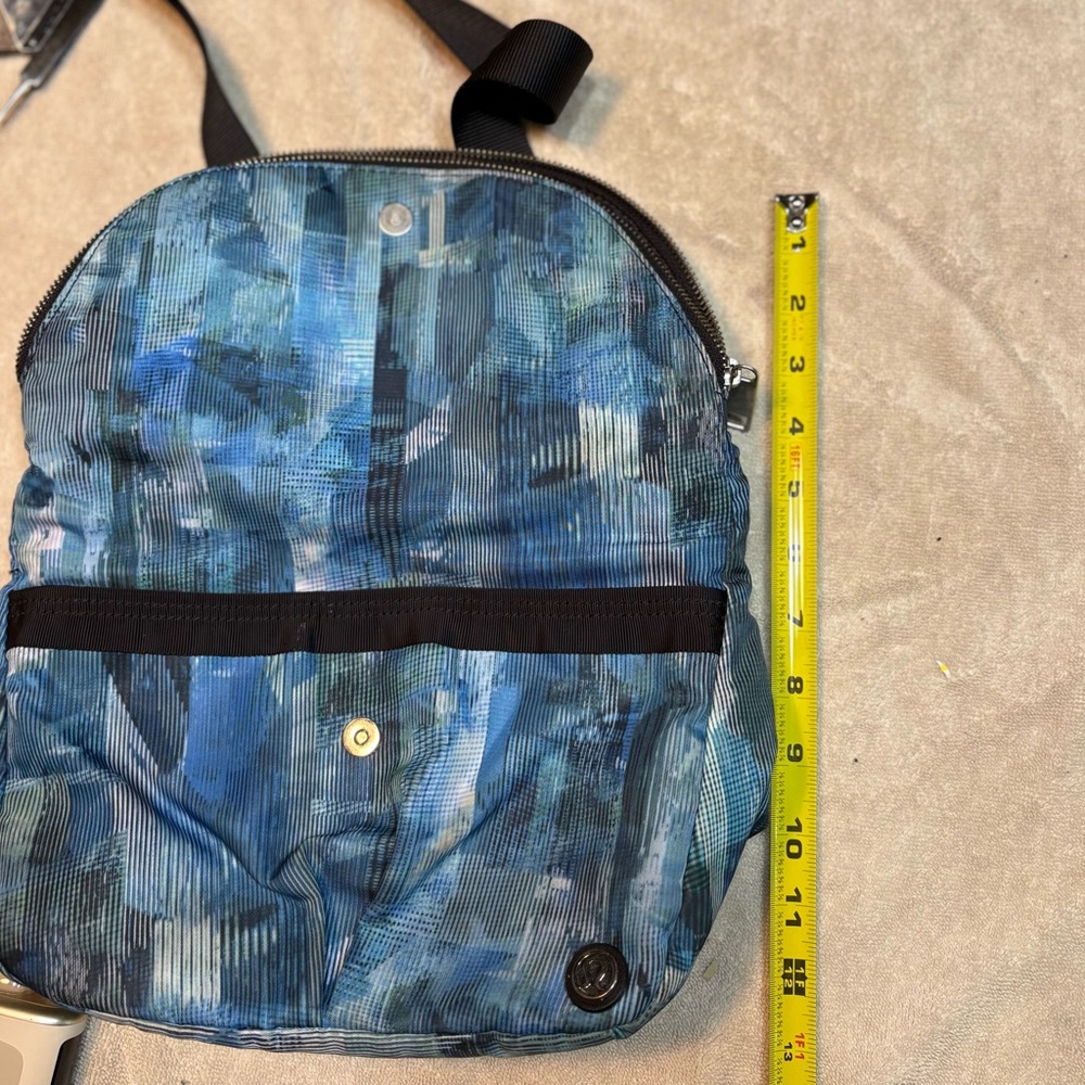 Lululemon Athletica Abstract Blue Crossbody Bag - Picture 13 of 13